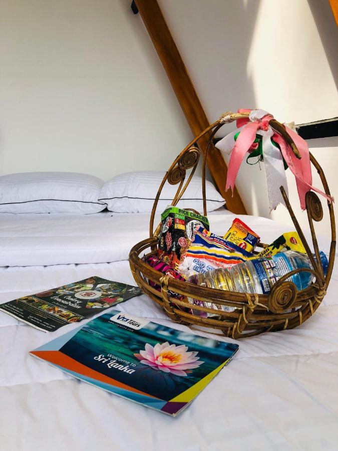 The We2 "Wildwood Elegance Escape" Bed and Breakfast Induruwa Exteriör bild