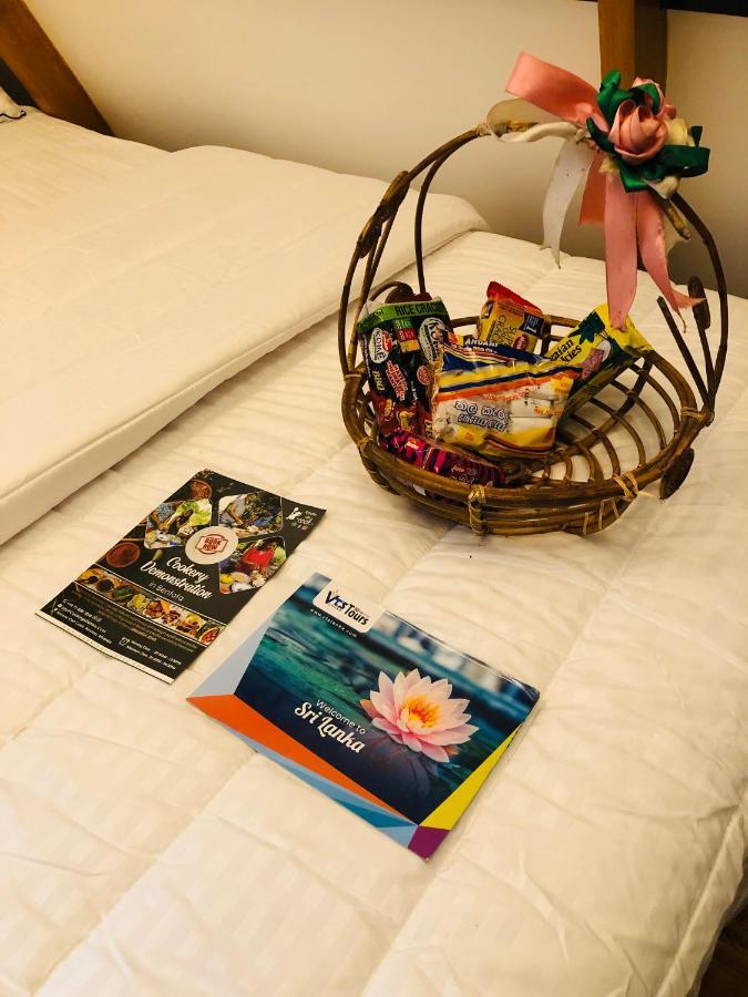 The We2 "Wildwood Elegance Escape" Bed and Breakfast Induruwa Exteriör bild