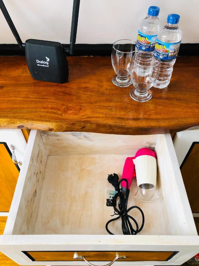 The We2 "Wildwood Elegance Escape" Bed and Breakfast Induruwa Exteriör bild