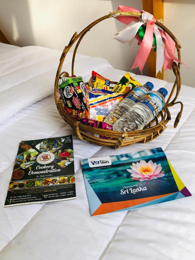 The We2 "Wildwood Elegance Escape" Bed and Breakfast Induruwa Exteriör bild